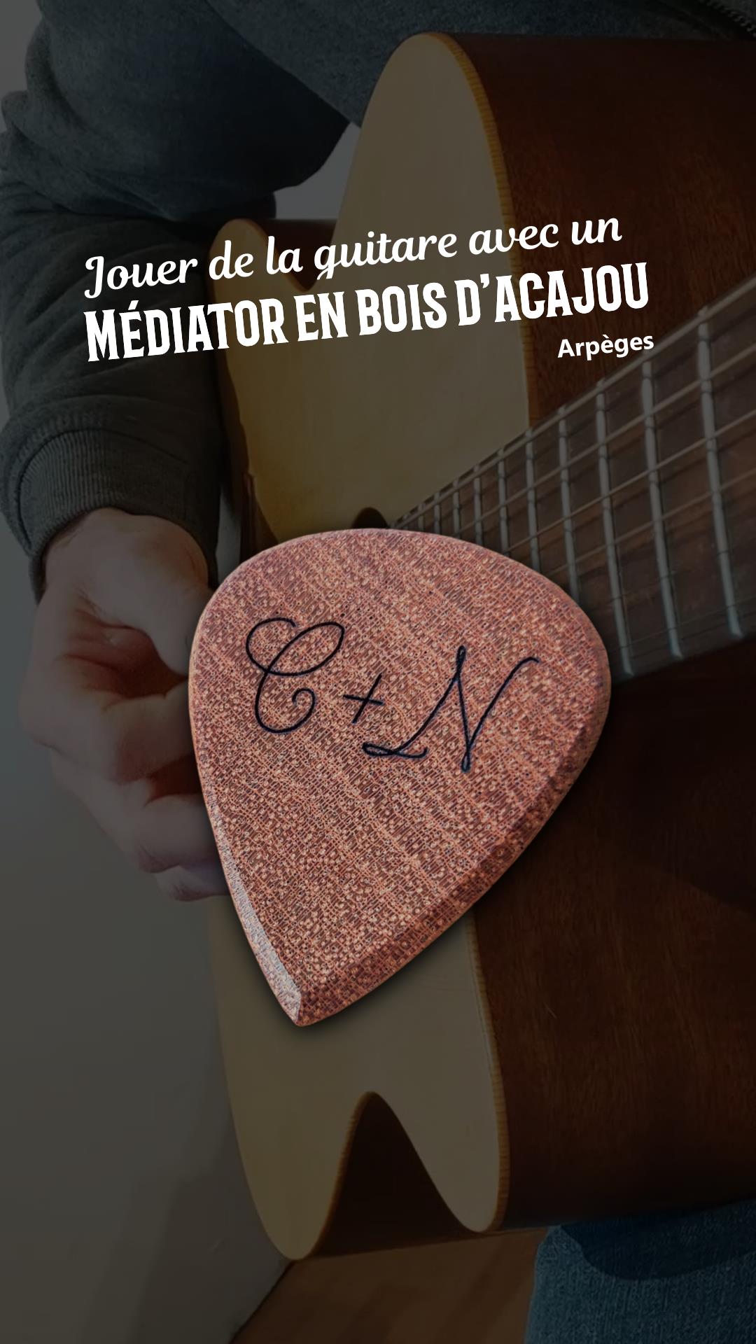 L'atelier du bois 88 - Médiator guitare personnalisé & porte médiator - Bois  d'acajou